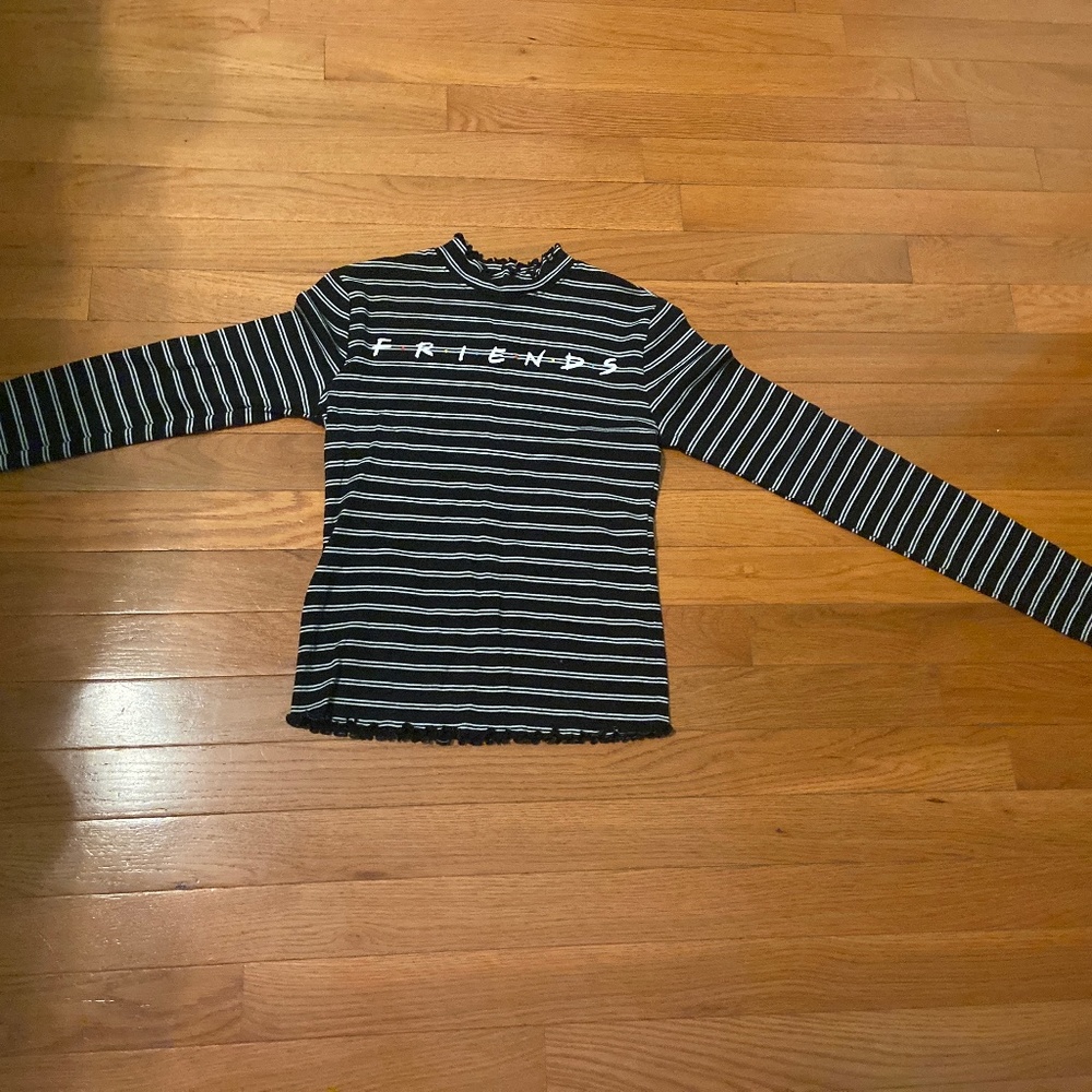 FRIENDS lettuce trim mock neck long sleeve shirt